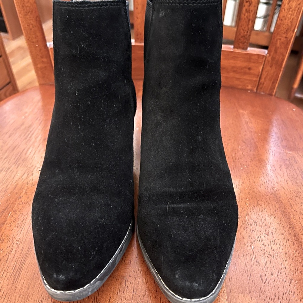 Black low-heeled suede booties